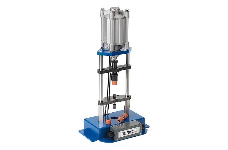 [Translate to Deutsch:] Pneumatic press PP125-H100 by Bräcker