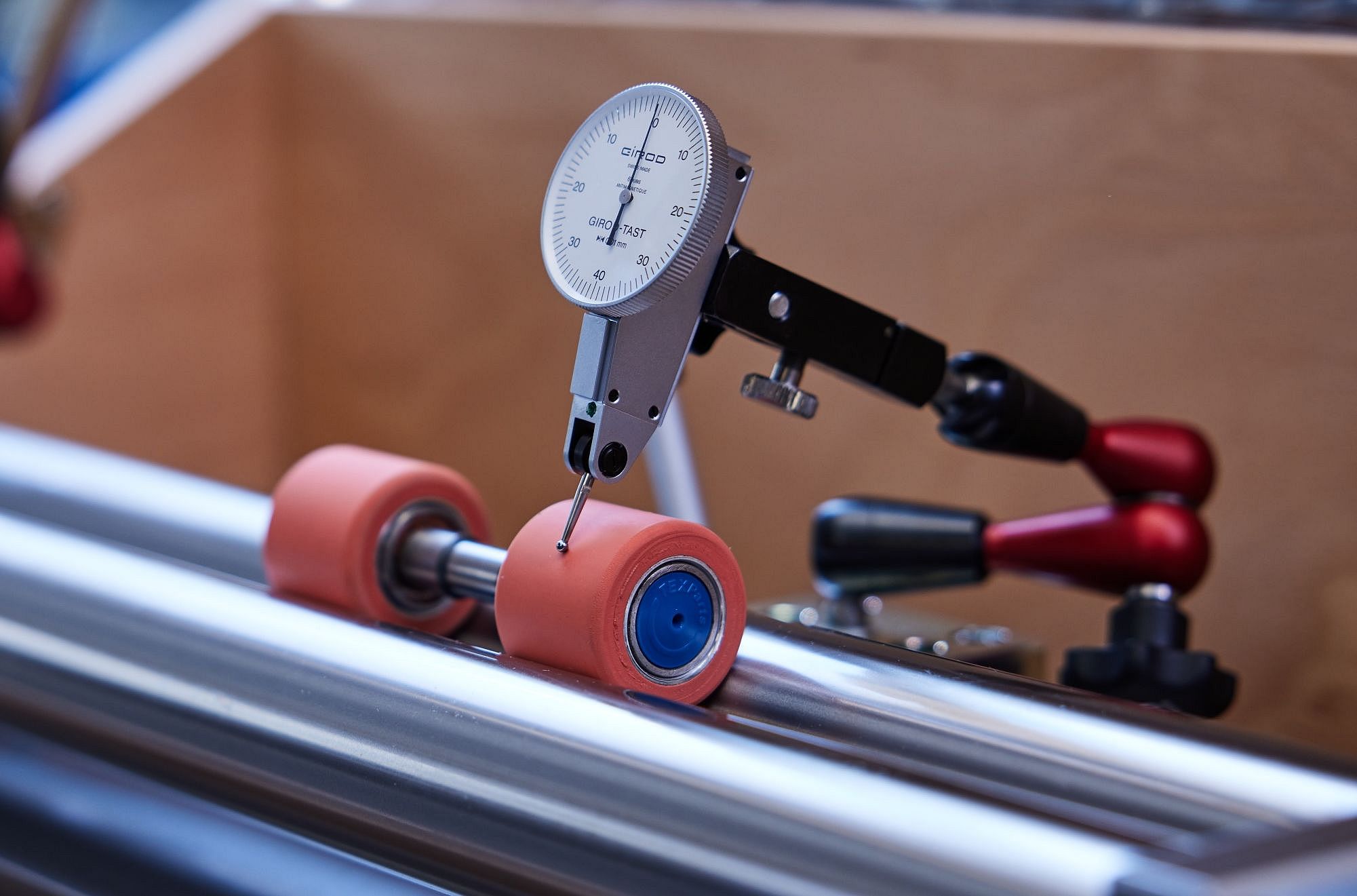 Top roller concentricity tester